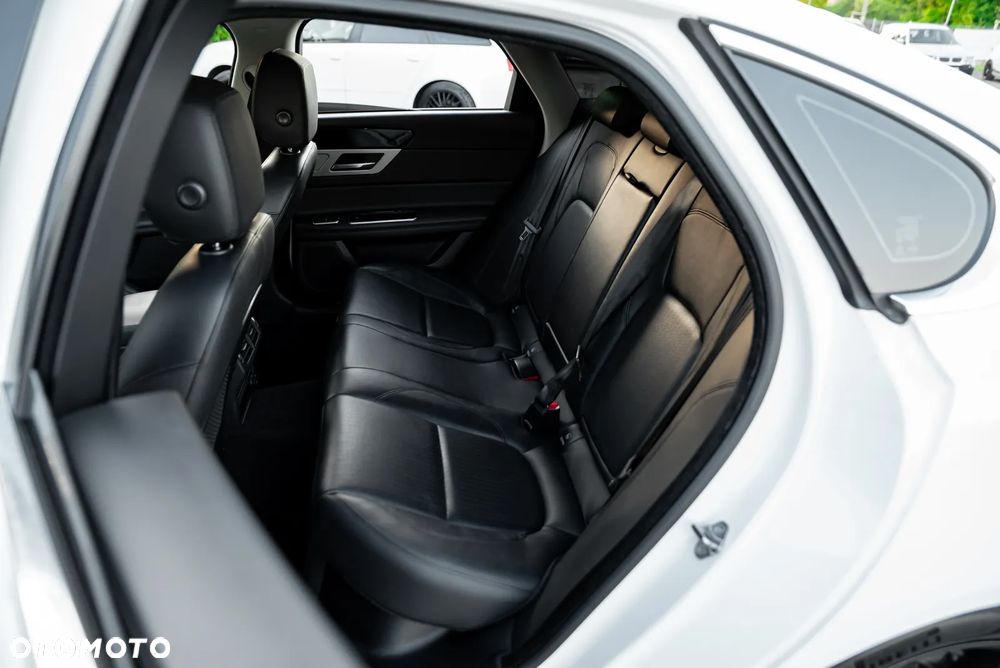 Jaguar XF 20d Prestige - 23