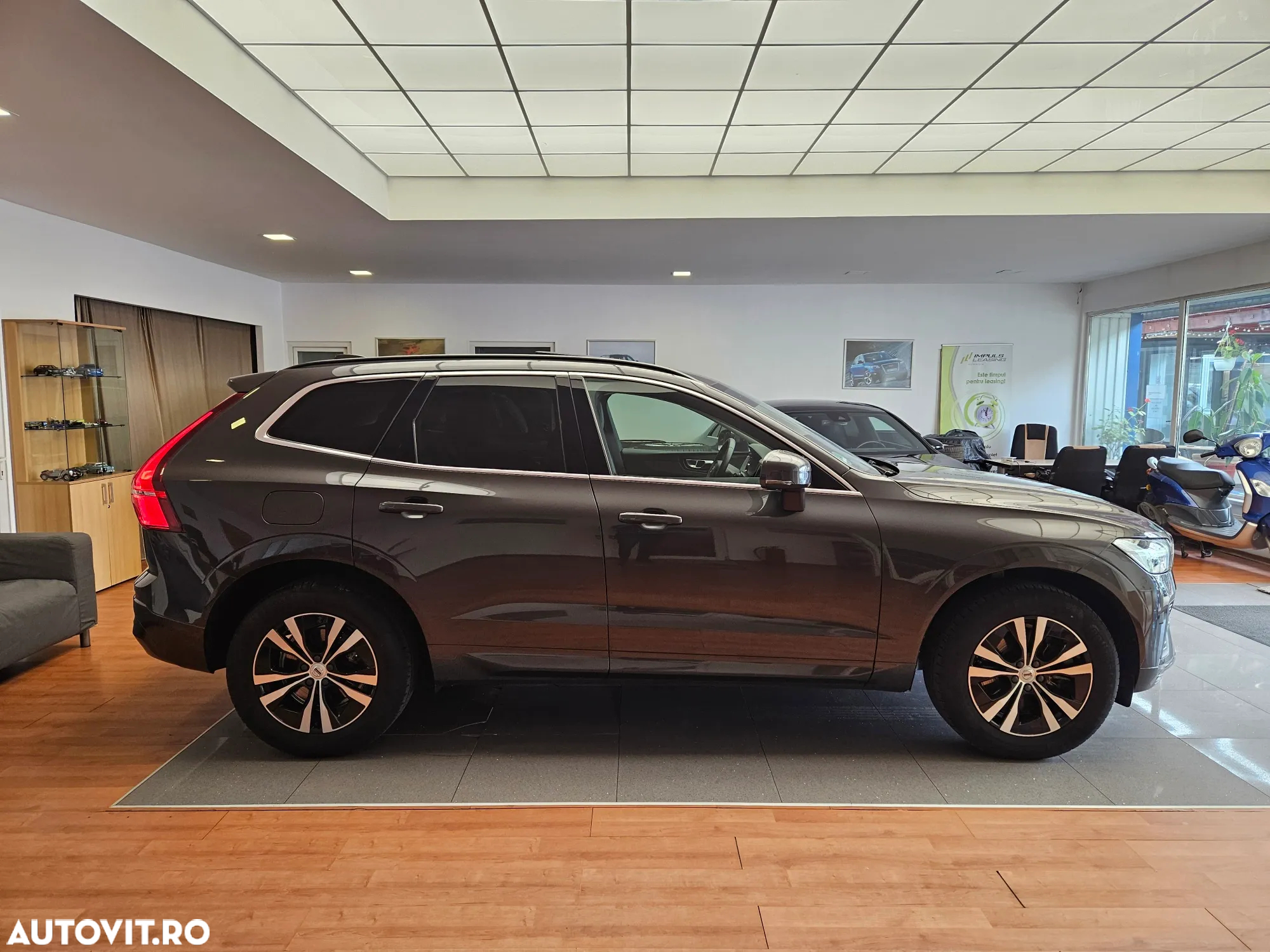 Volvo XC 60 B4 D Geartronic Momentum Pro - 4