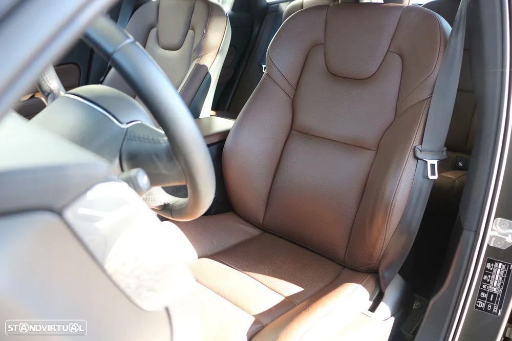 Volvo XC 60 2.0 T6 PHEV Inscription AWD - 23