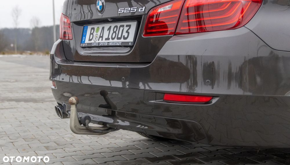 BMW Seria 5 525d - 29