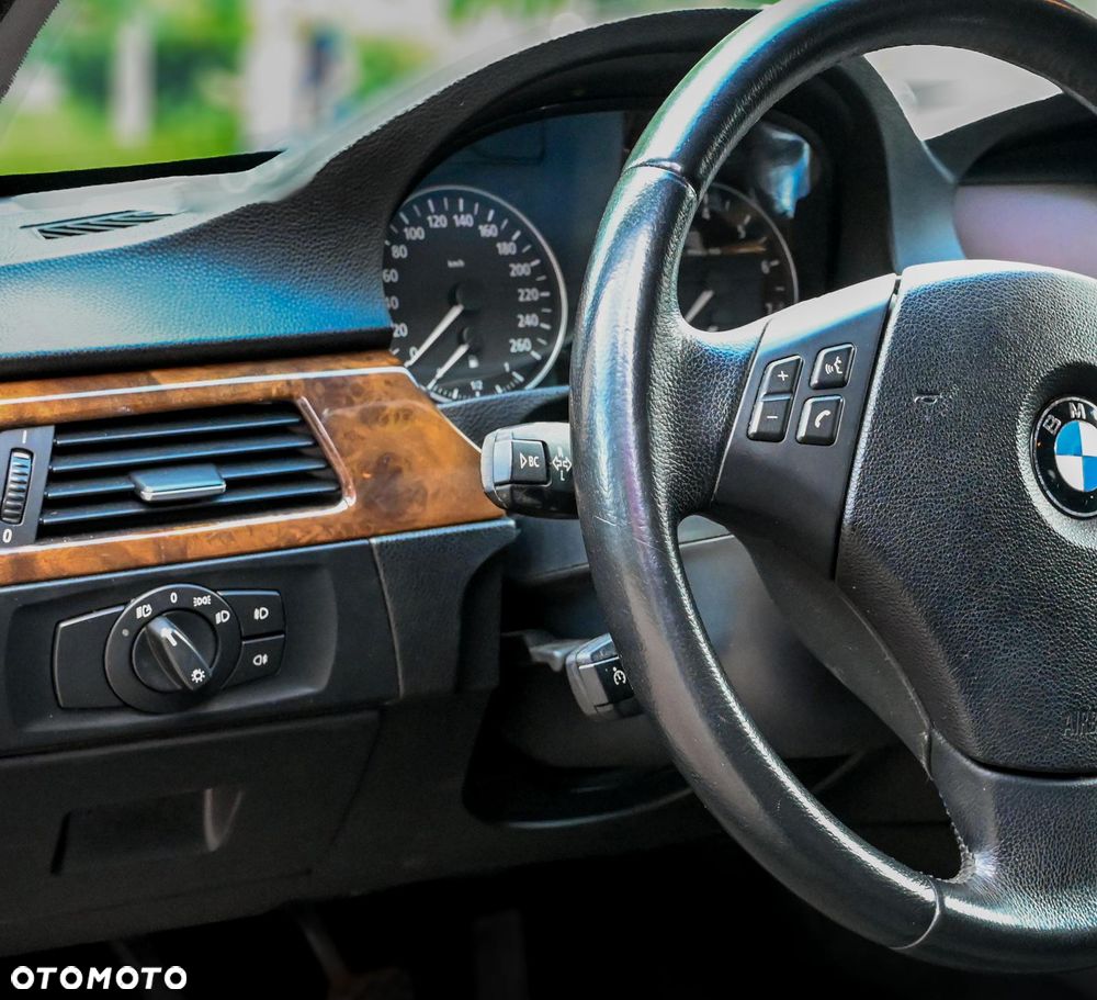 BMW Seria 3 330i - 11
