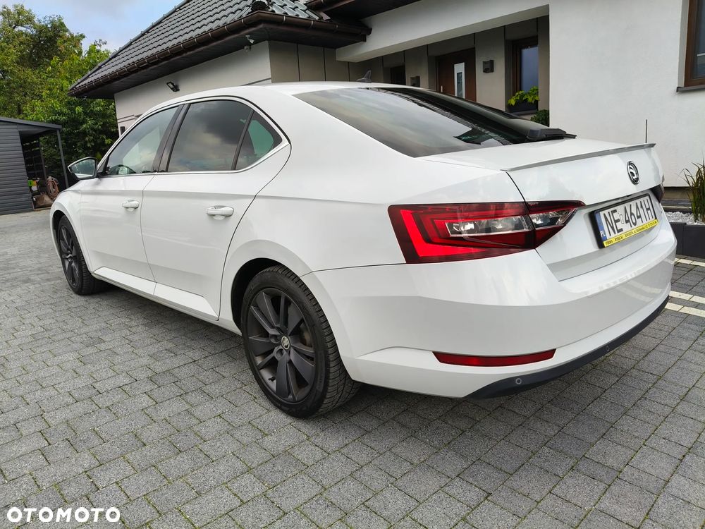 Skoda Superb 2.0 TDI Ambition DSG - 8