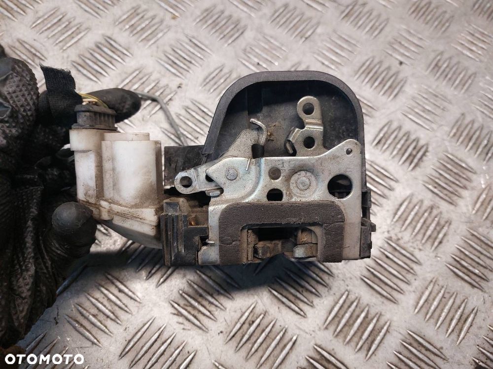 ZAMEK DRZWI PRAWY PRZÓD + KLAMKI ALFA ROMEO 147 I 46736145 - 8