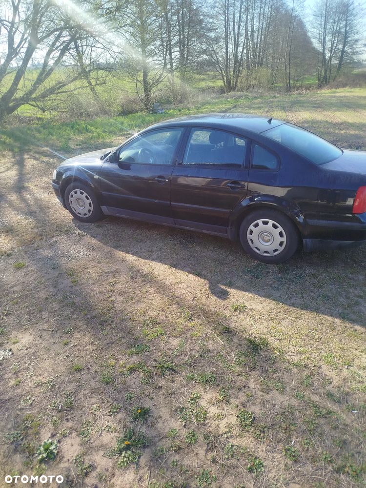 Volkswagen Passat - 1