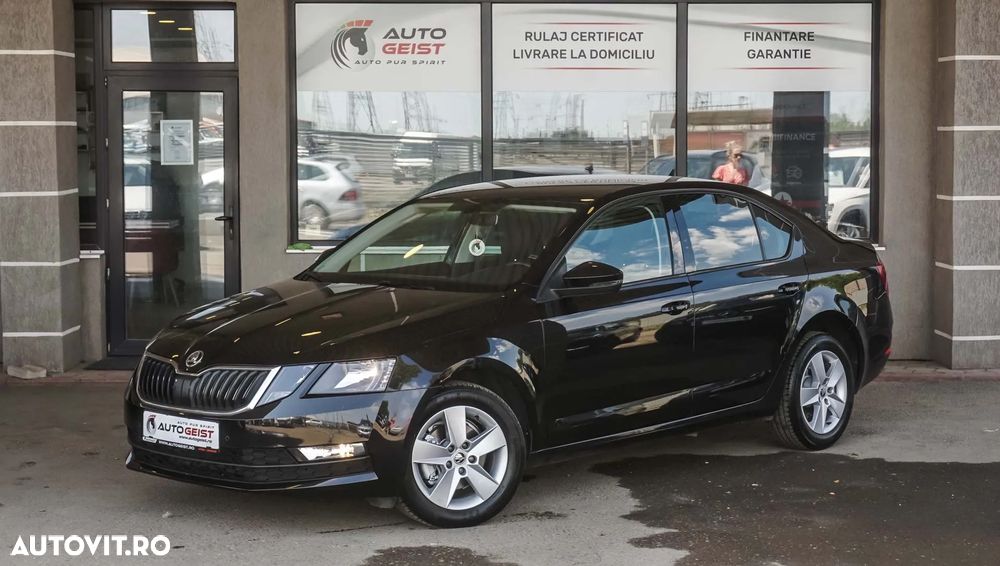 Skoda Octavia 2.0 TDI DSG Ambition - 1