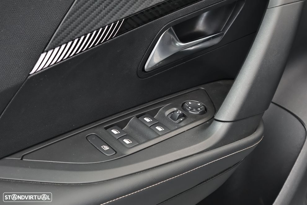 Peugeot 2008 1.2 PureTech Allure - 22