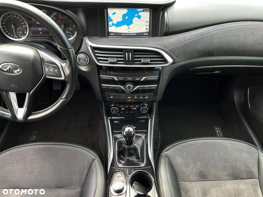 Infiniti Q30 - 26