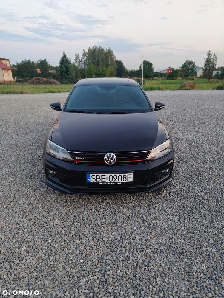 Volkswagen Jetta - 1
