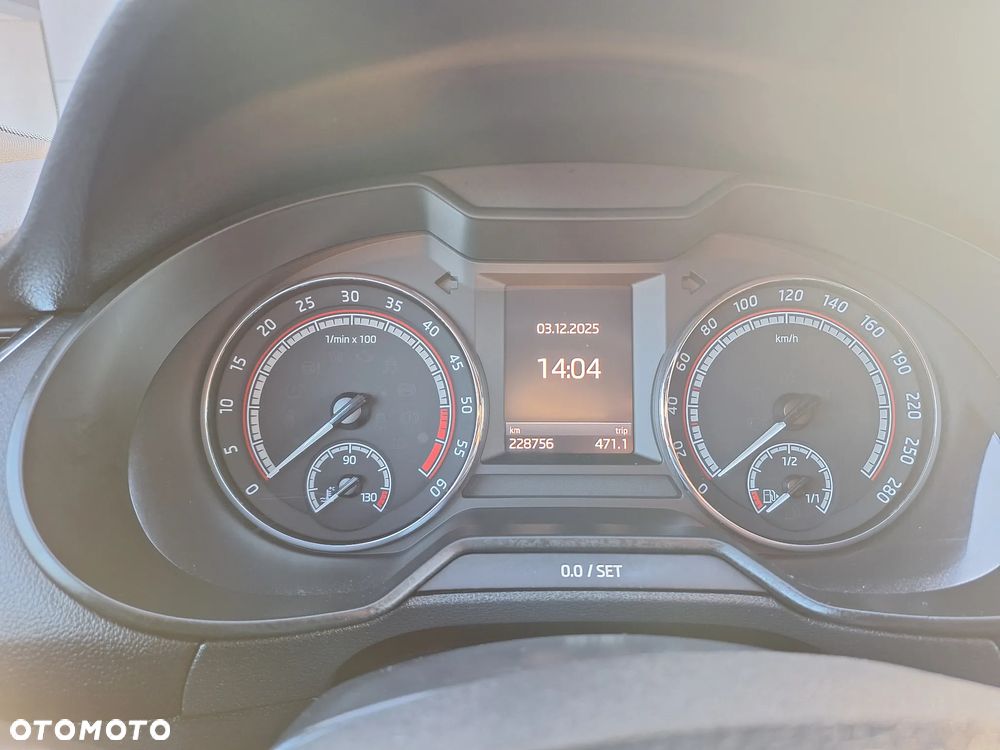 Skoda Octavia 2.0 TDI DSG RS - 16