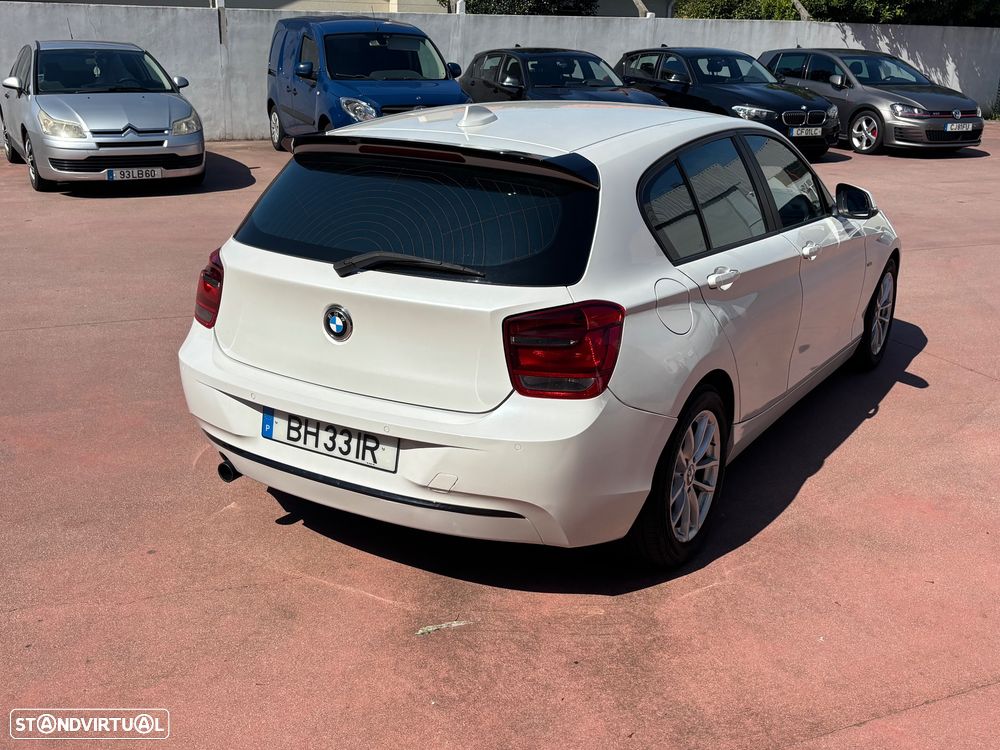 BMW 116 d Line Sport — fotografia 4