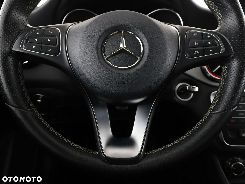 Mercedes-Benz CLA 180 Urban - 22