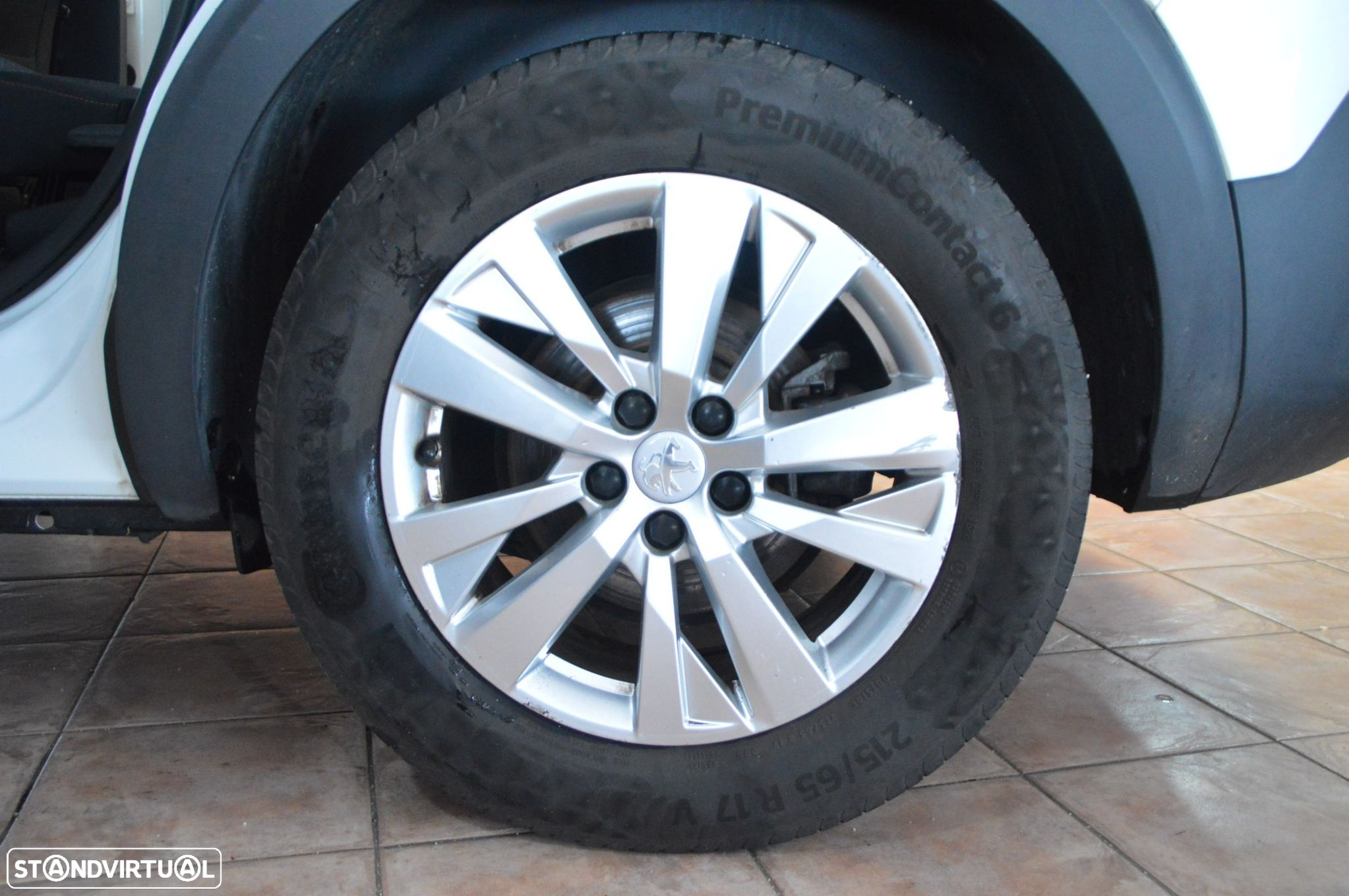 Peugeot 5008 1.2 PureTech Allure EAT6 - 19