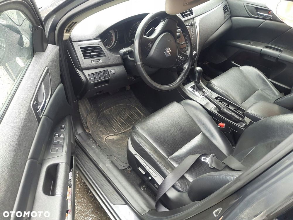 CZĘŚCI Suzuki Kizashi 2,4 BENZYNA 131 kW / 178 KM SEDAN - 4 DRZWI LAK ZMW - 9