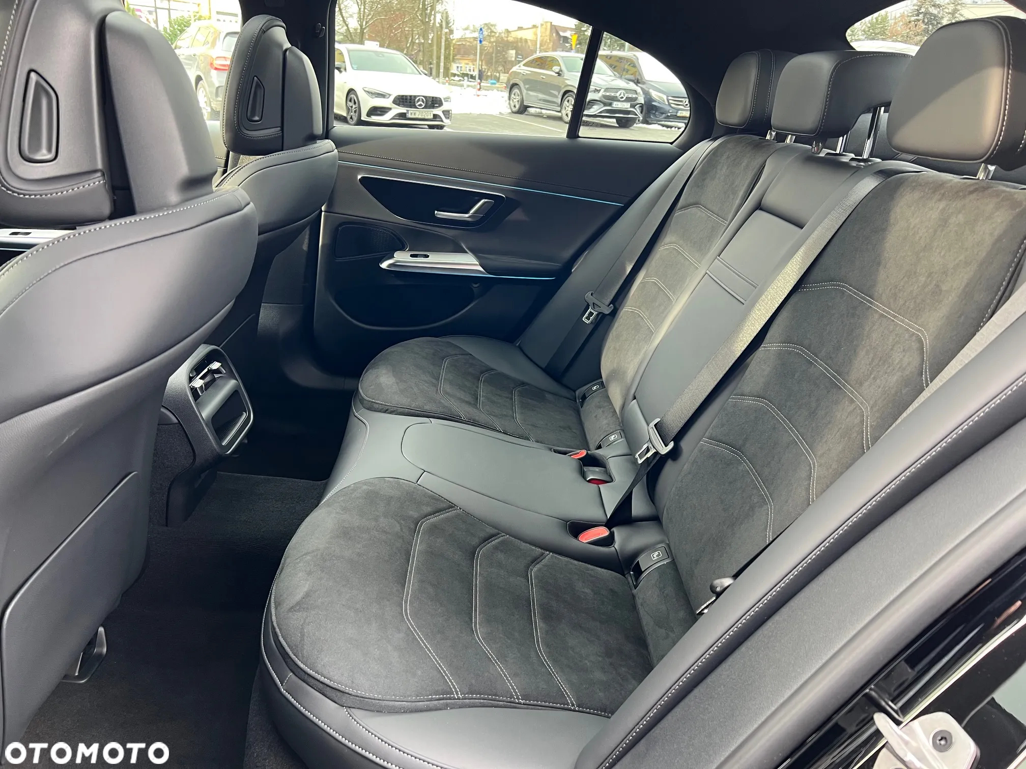 Mercedes-Benz Klasa E 200 4Matic 9G-TRONIC - 16