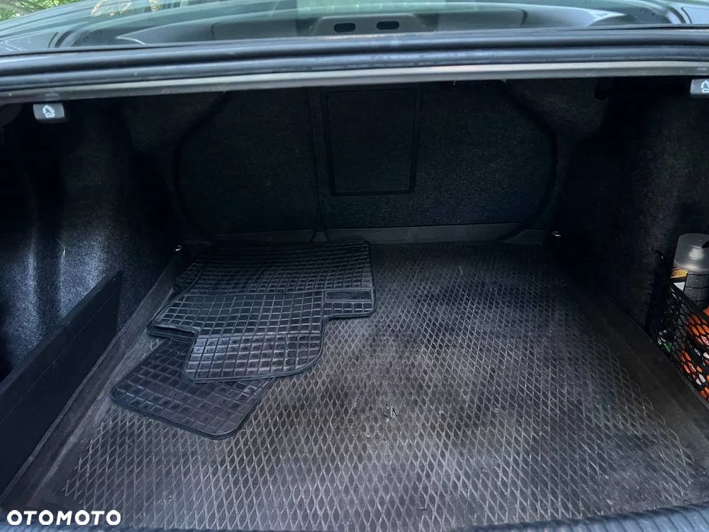 Volkswagen Jetta 1.2 TSI Comfortline - 32