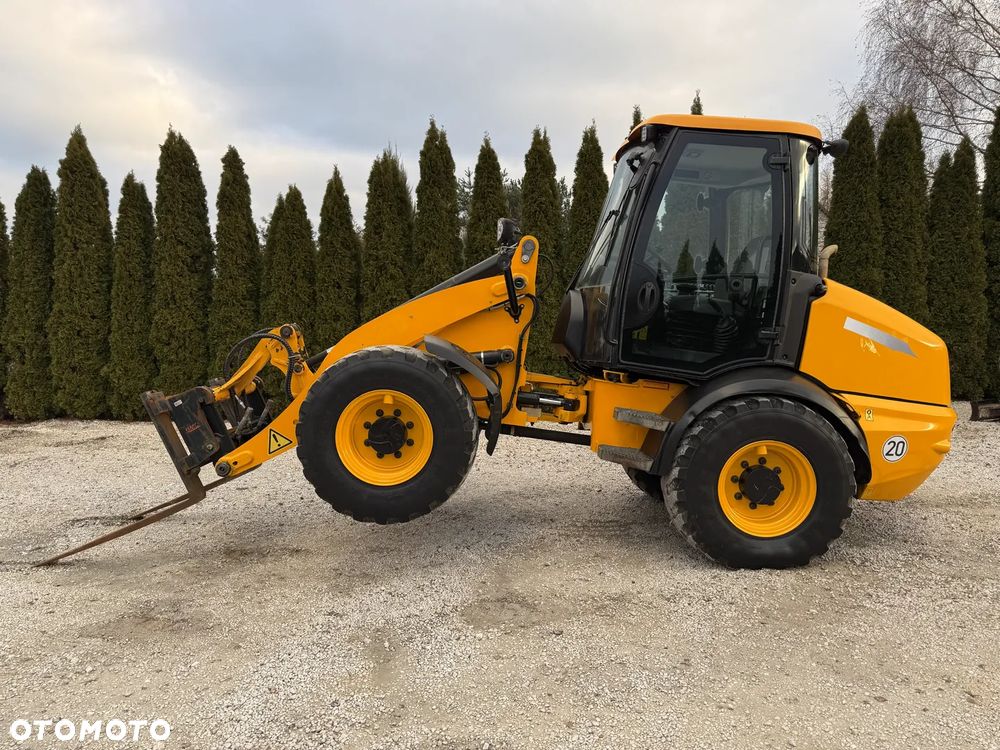 JCB 409 / JEDYNIE 2219 MTH!!! / SILNIK DEUTZ / PIĘKNIE UTRZYMANA / ORYGINAŁ / ZADBANA / SPROWADZONA Z NIEMIEC / BEZ DPF ADBLUE / SILNA / 407 408 406 60 70 M 506 509 - 40