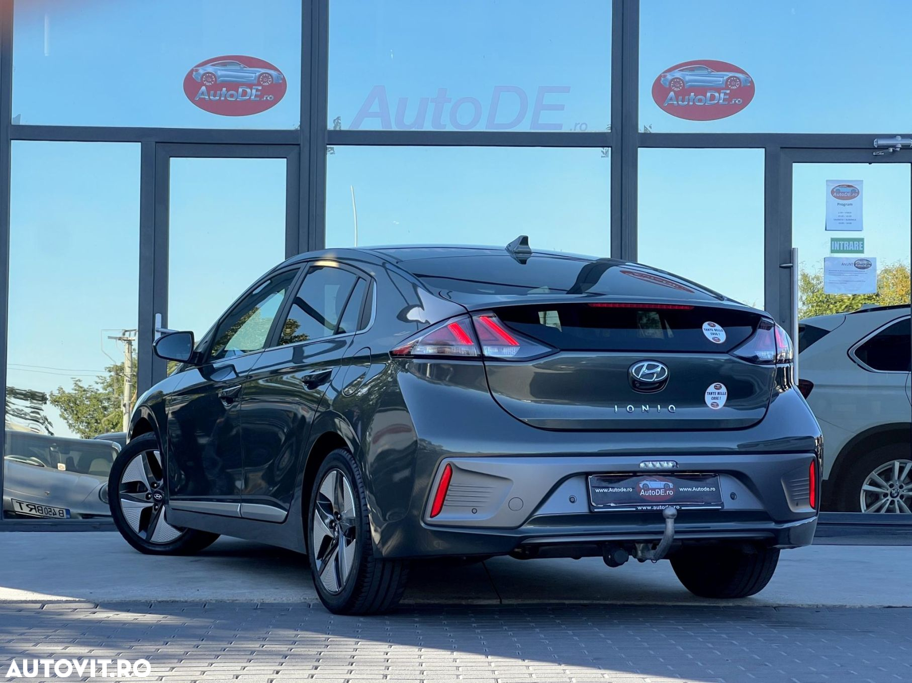 Hyundai IONIQ - 3
