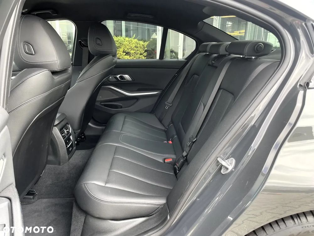 BMW Seria 3 320d xDrive mHEV M Sport - 12