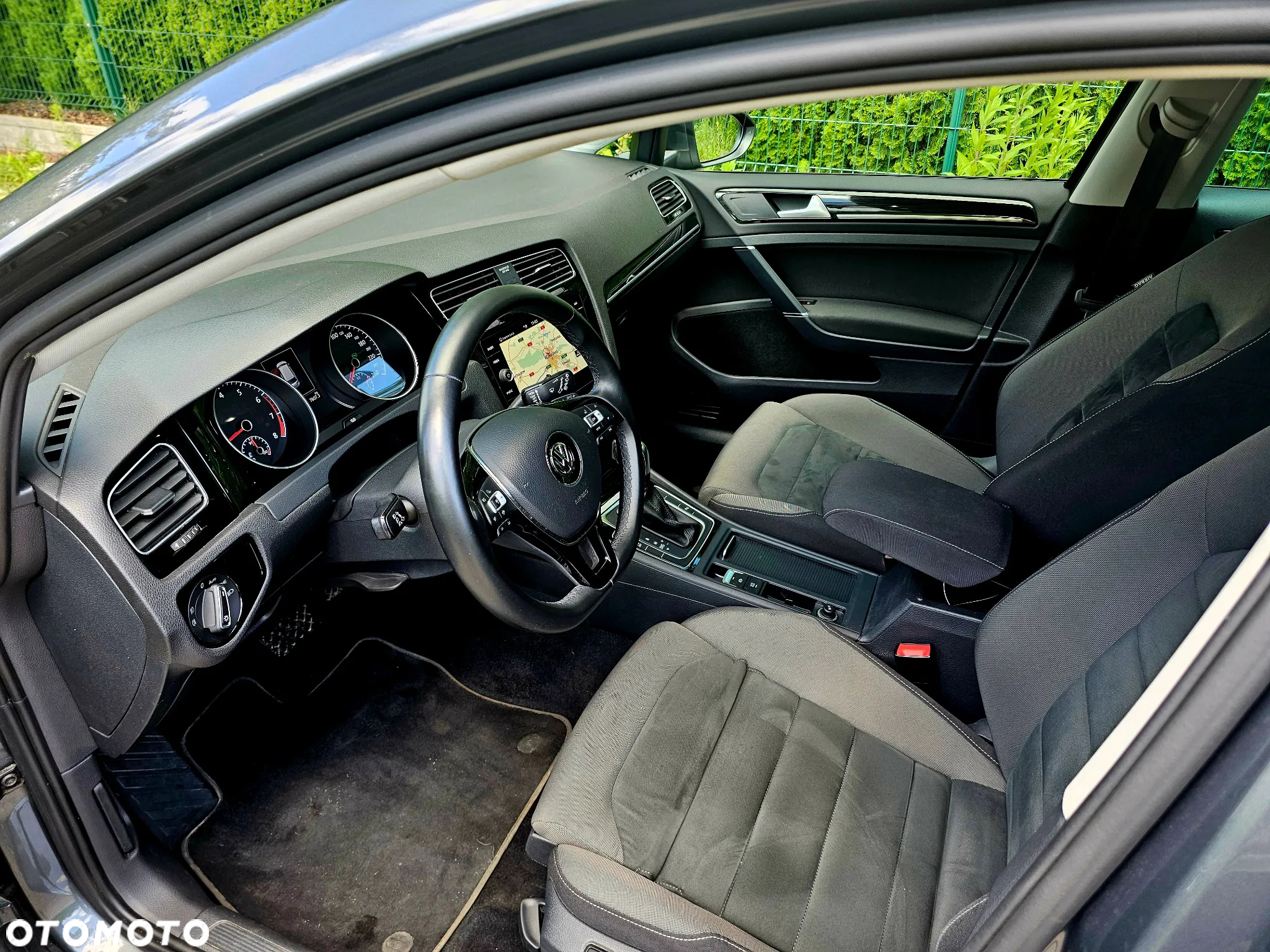 Volkswagen Golf - 8