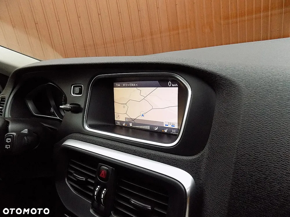 Volvo V40 Cross Country D2 Momentum - 16