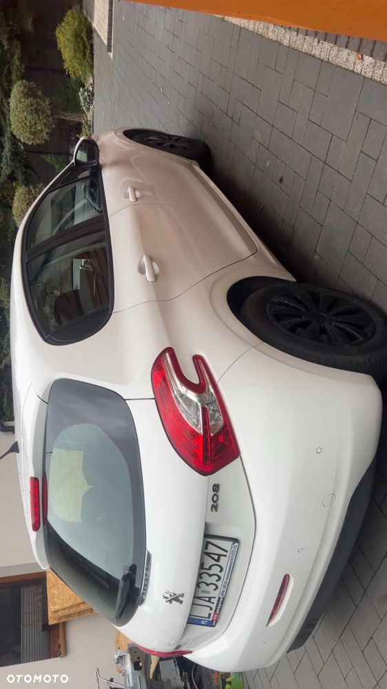 Peugeot 208 2014 photo 3