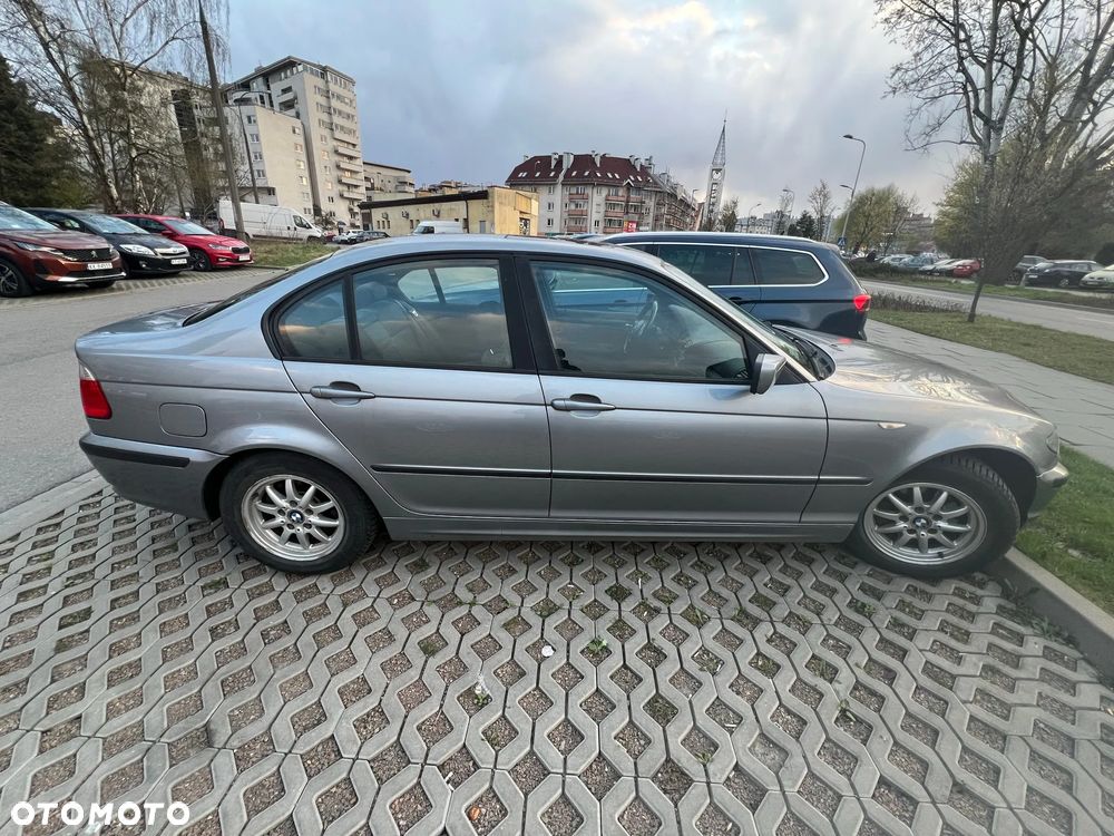 BMW Seria 3 318i - 4