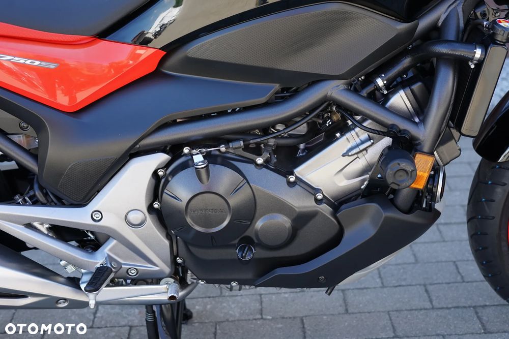 Honda NC - 12