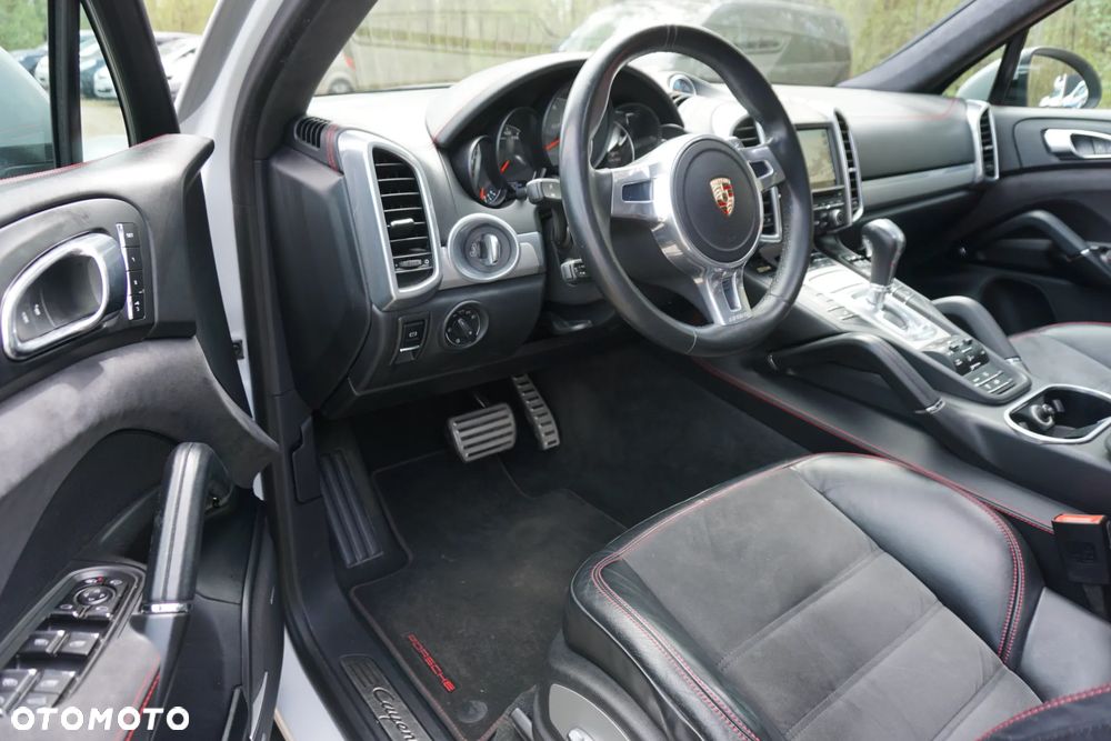 Porsche Cayenne GTS - 9