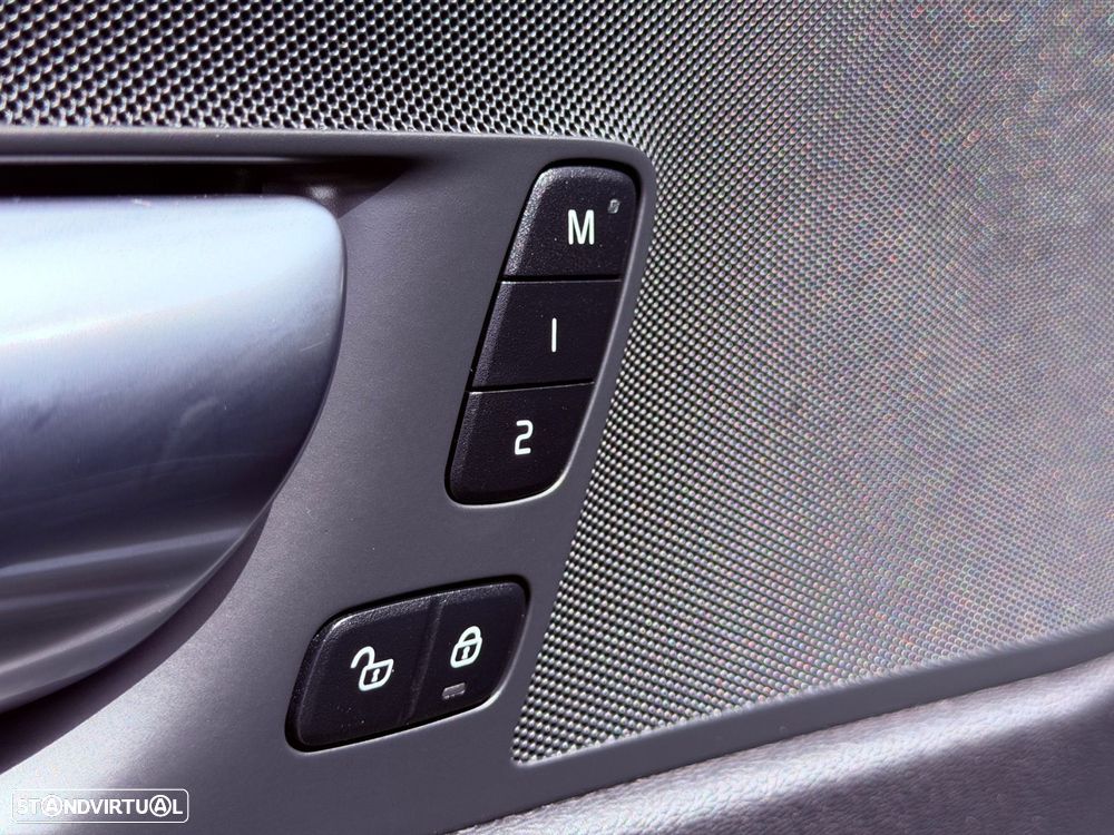 Volvo XC 60 2.0 T6 PHEV Black Edition AWD - 17