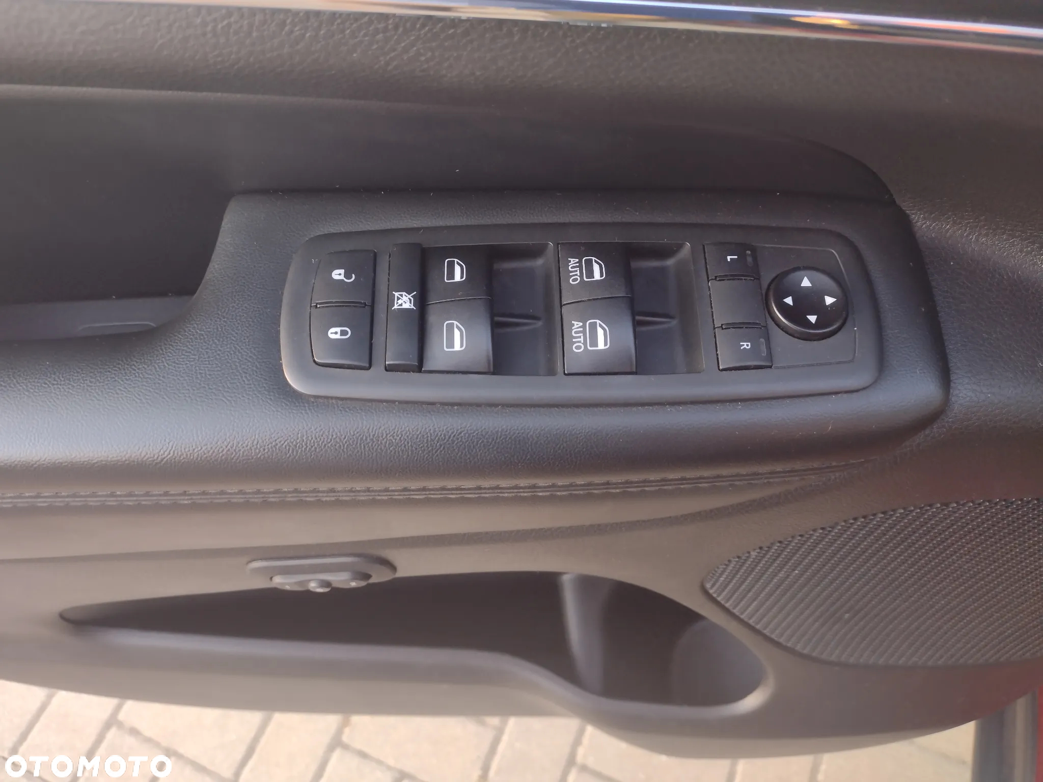 Jeep Grand Cherokee - 26