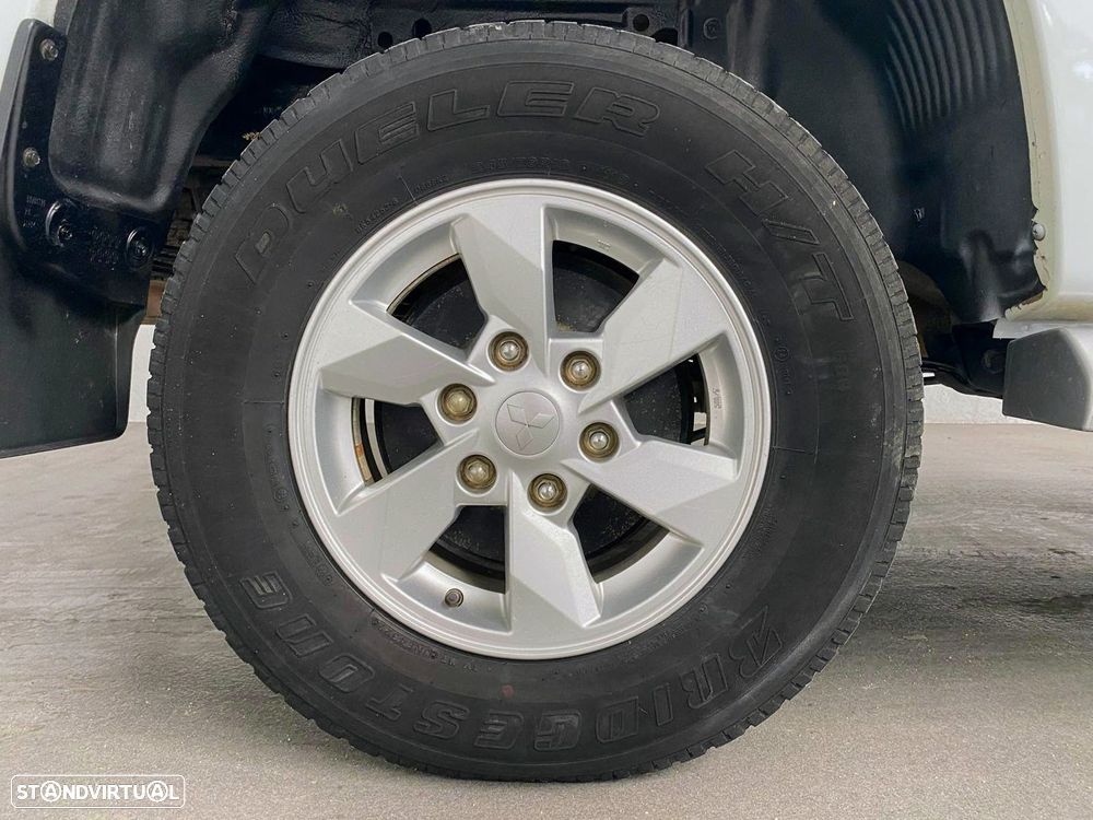 Mitsubishi L200 2.3 DI-D CD Invite 4WD - 23