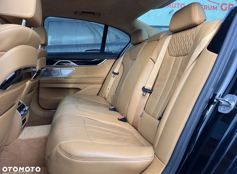 BMW Seria 7 740d xDrive - 28