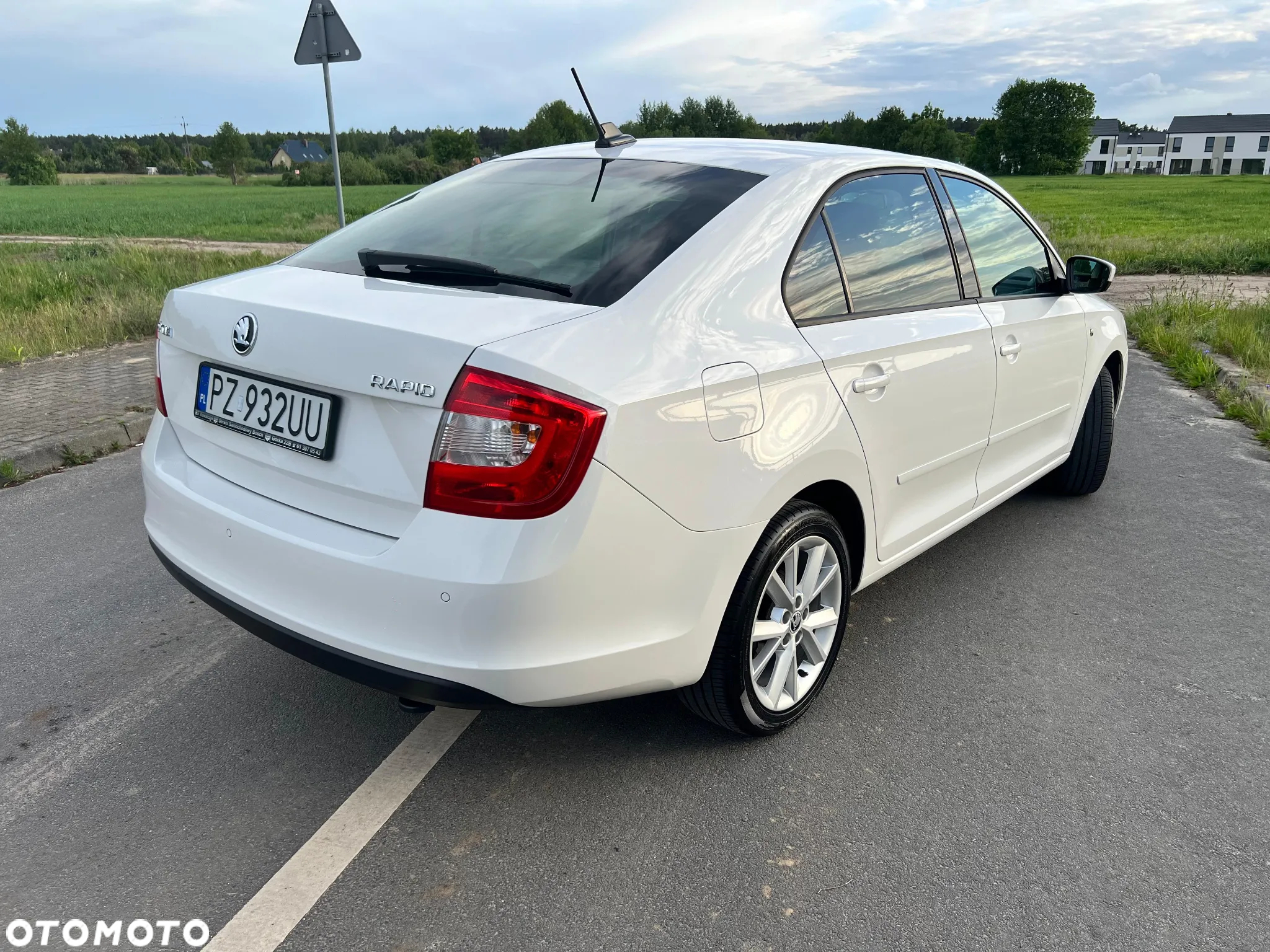 Skoda RAPID 1.6 TDI DPF Style Plus - 6