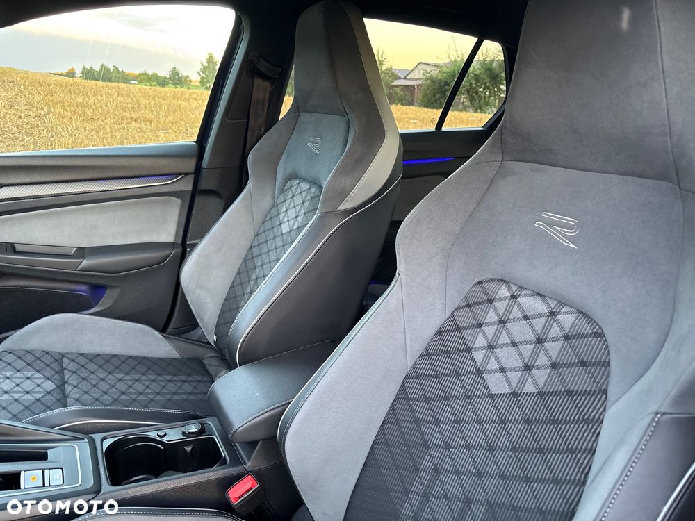 Volkswagen Golf 1.5 eTSI OPF DSG R-Line - 36