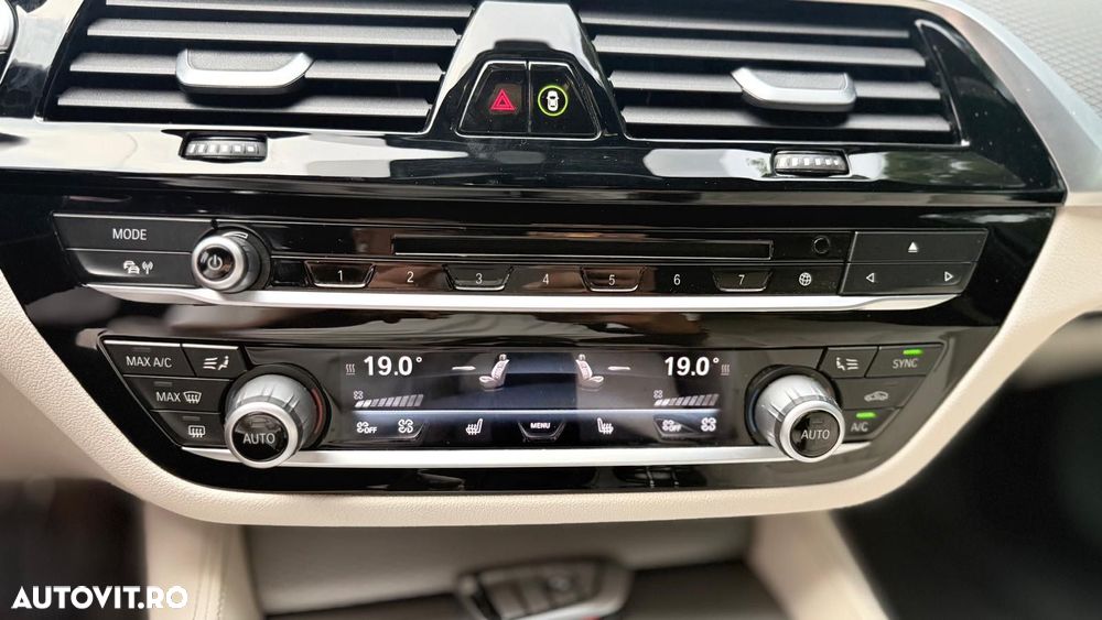 BMW Seria 5 520d xDrive AT - 11