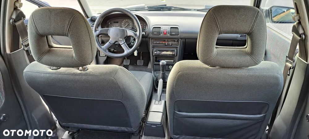 Mazda 323F - 8