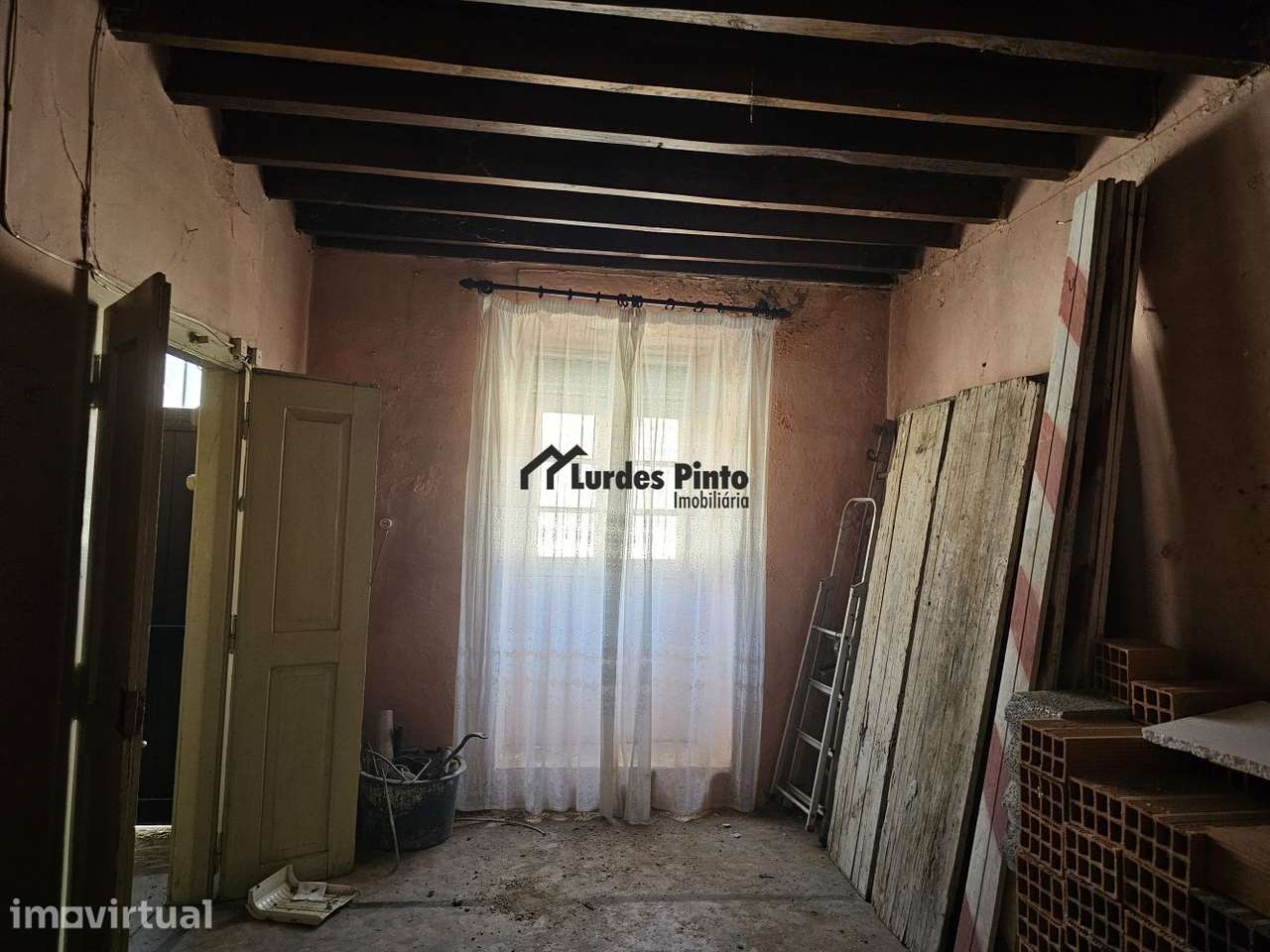 Moradia dois pisos para restauro - Castelo Branco - Grande imagem: 2/23