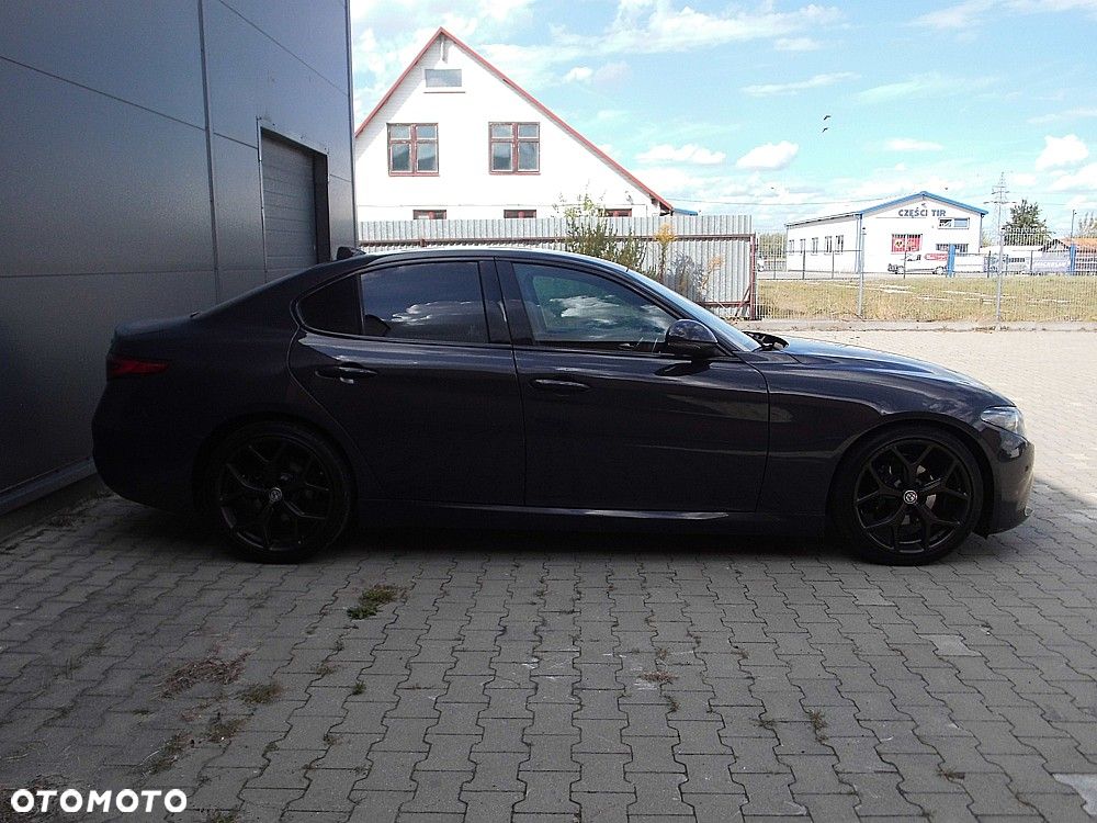 Alfa Romeo Giulia 2.2 AT8 Business - 19