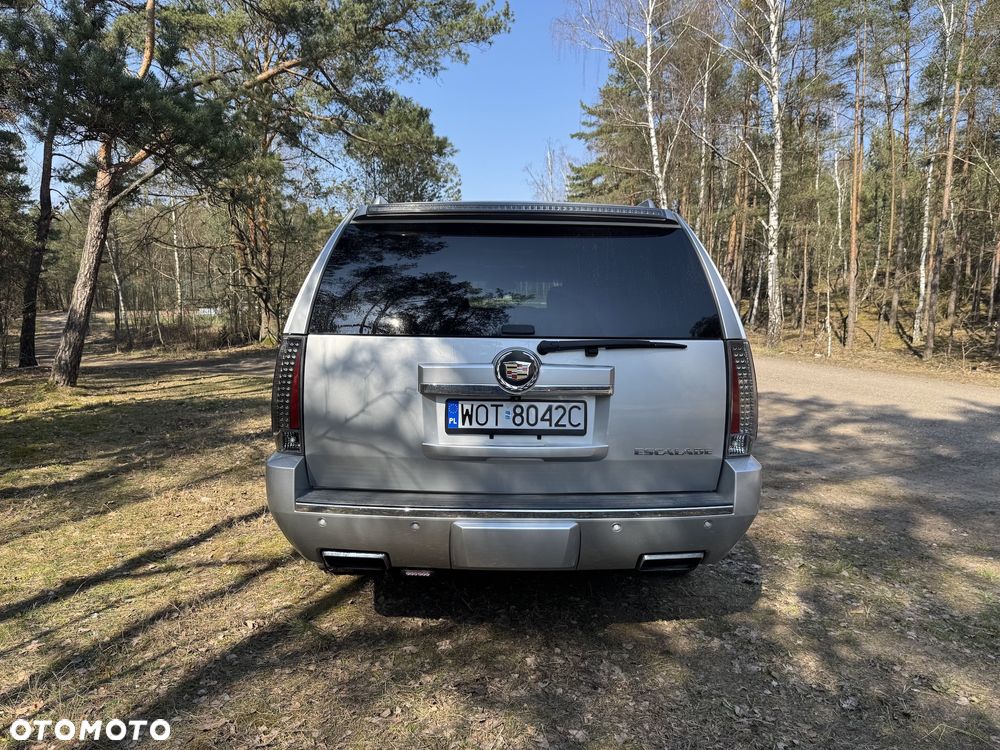 Cadillac Escalade - 3