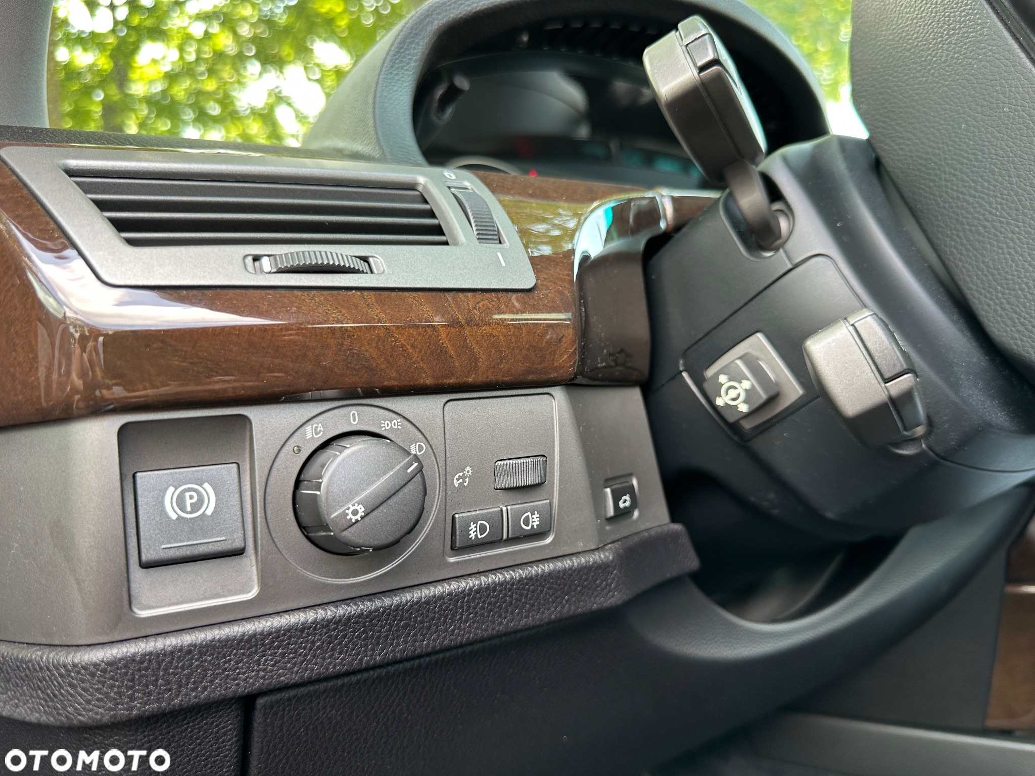 BMW Seria 7 745i - 24