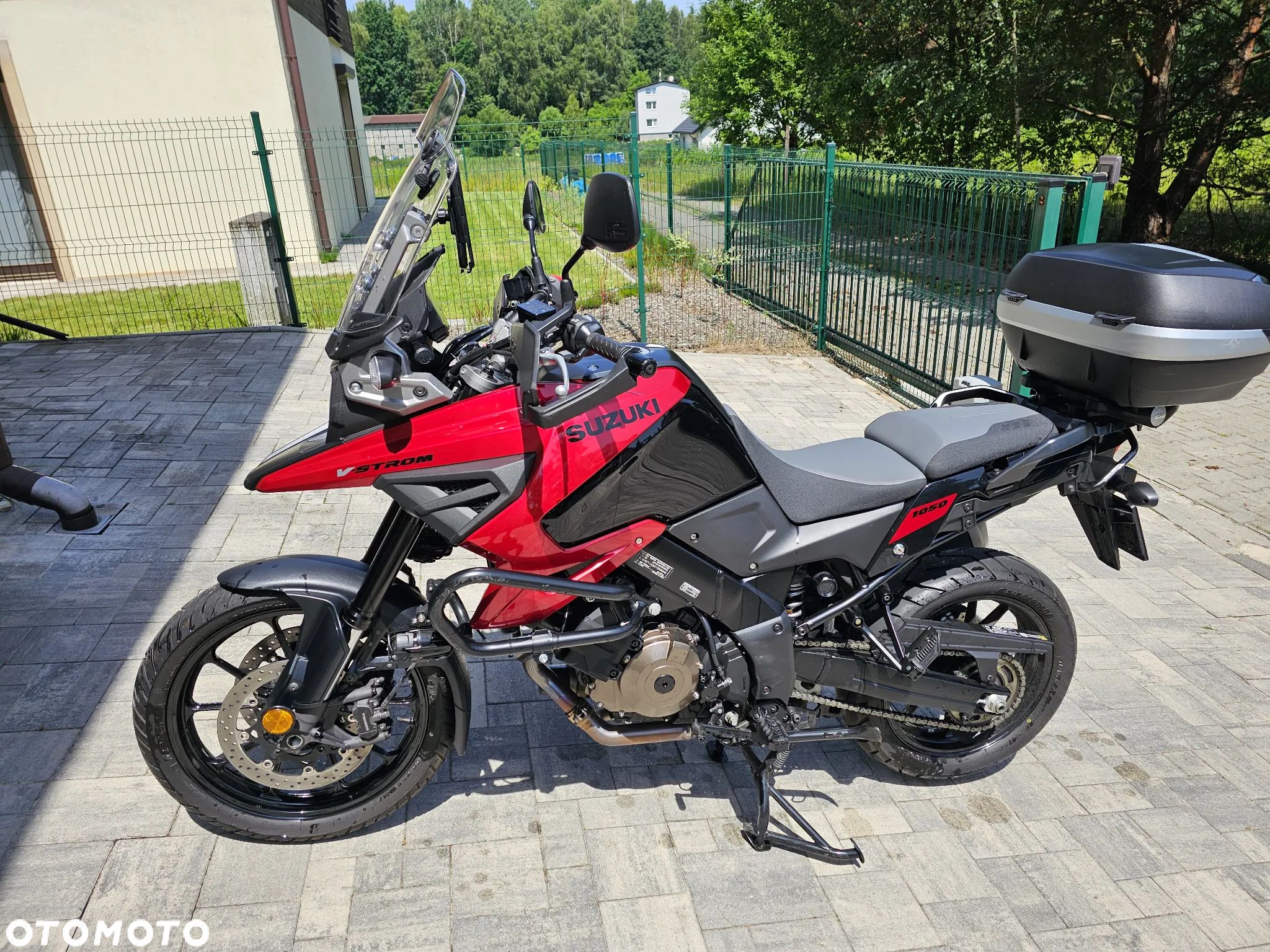 Suzuki V-STROM - 1