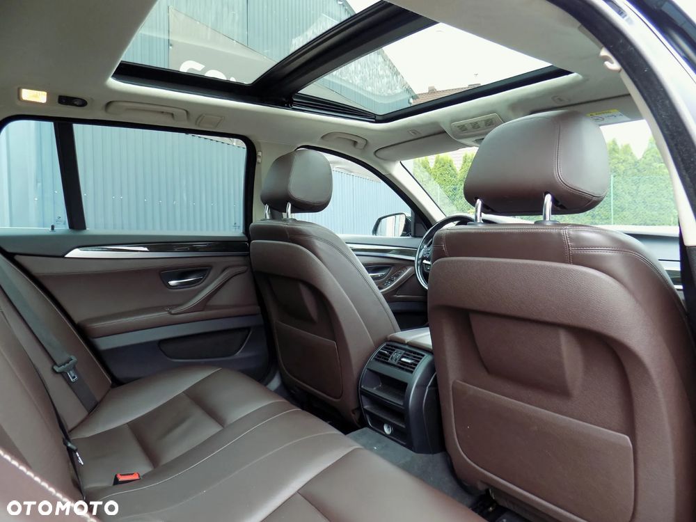 BMW Seria 5 525d Touring Sport-Aut Luxury Line - 19