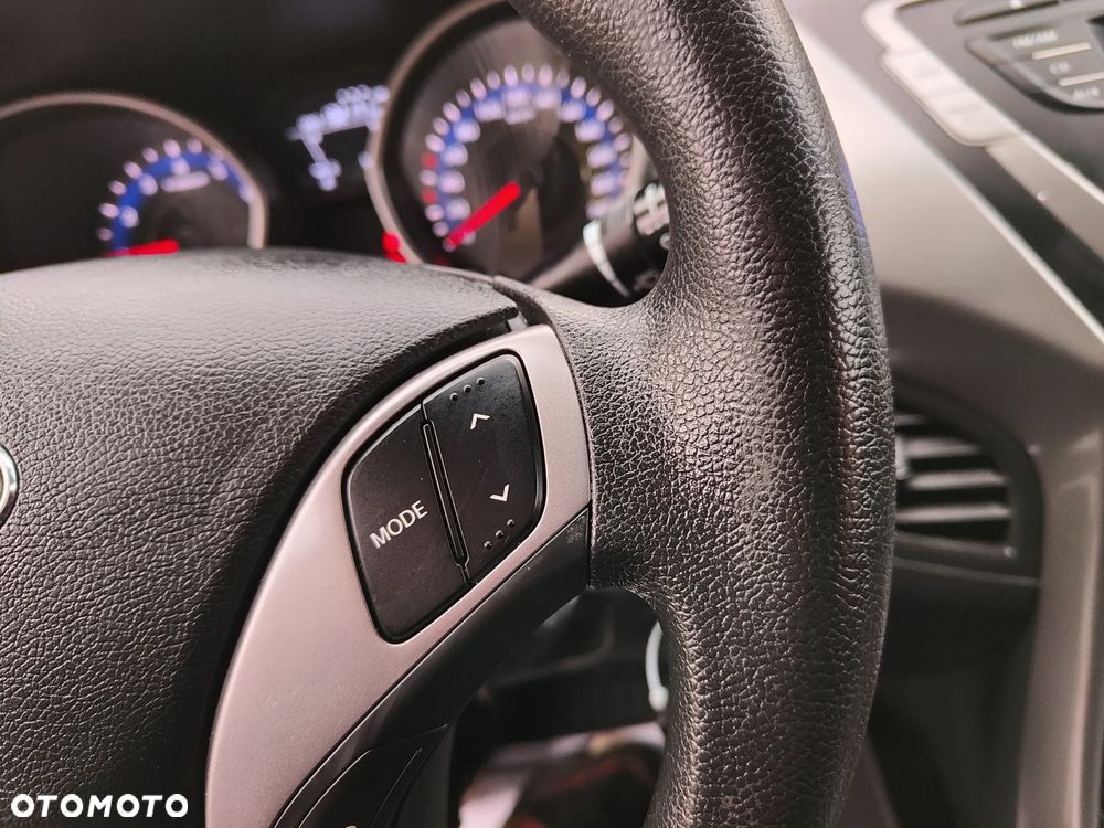 Hyundai Elantra 1.6 Comfort - 18