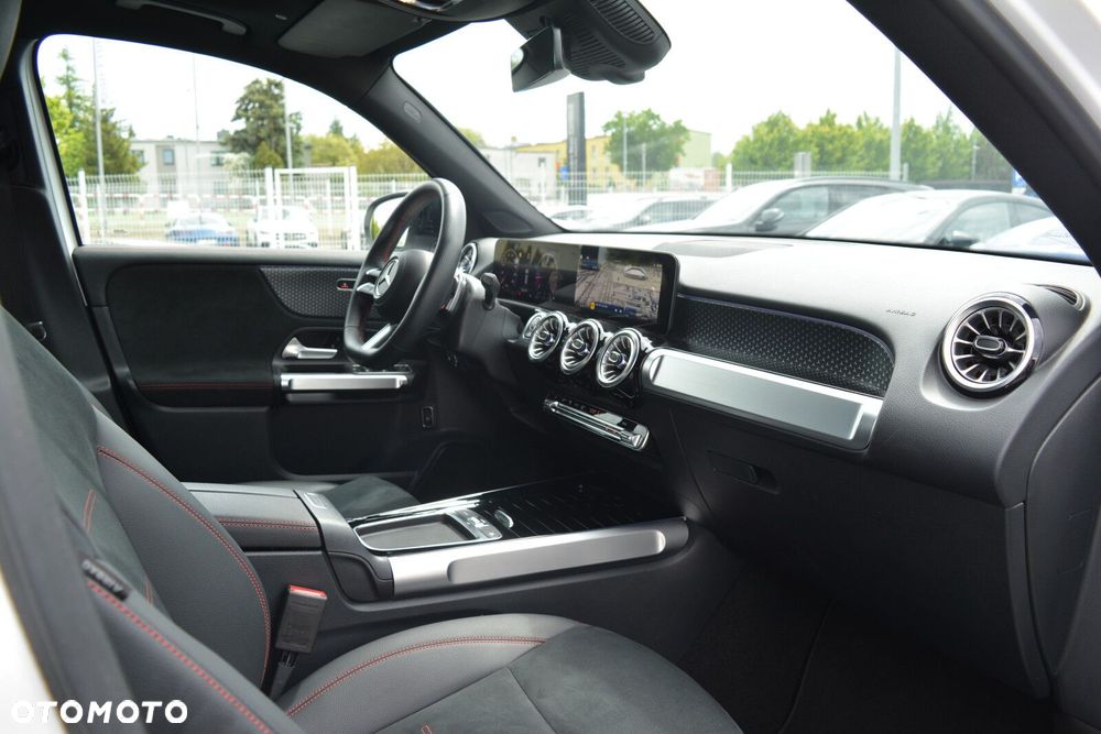 Mercedes-Benz GLB - 24