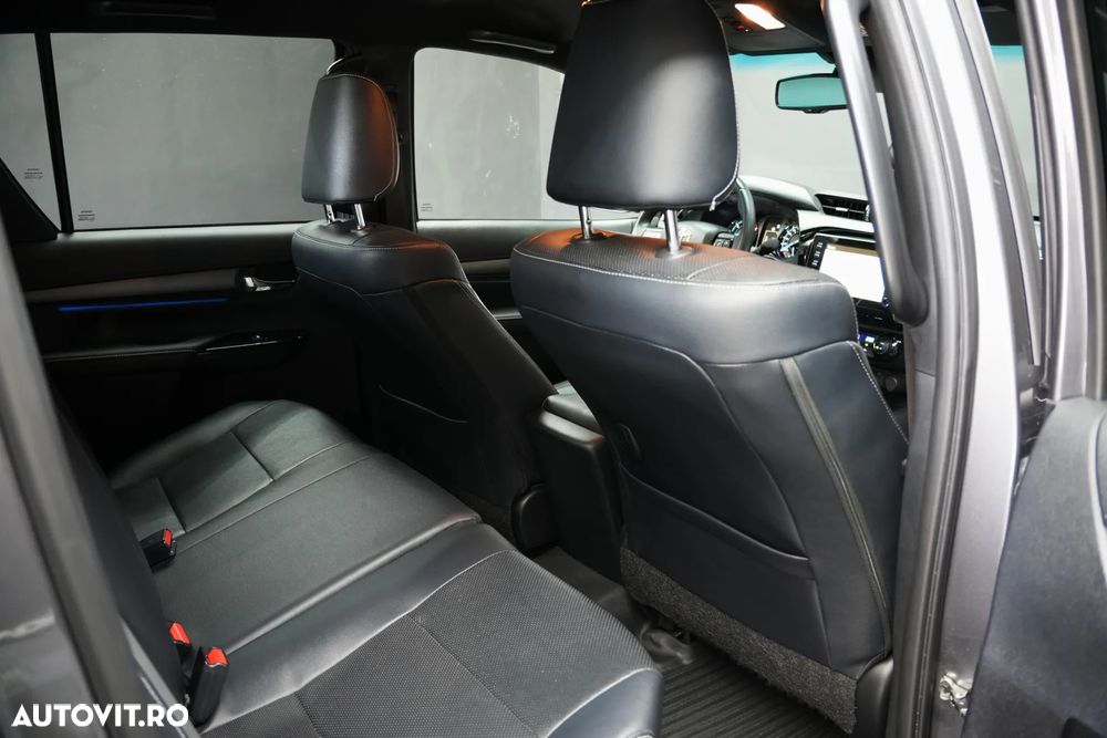 Toyota Hilux 2.8D 204CP 4x4 Double Cab AT Invincible - 9