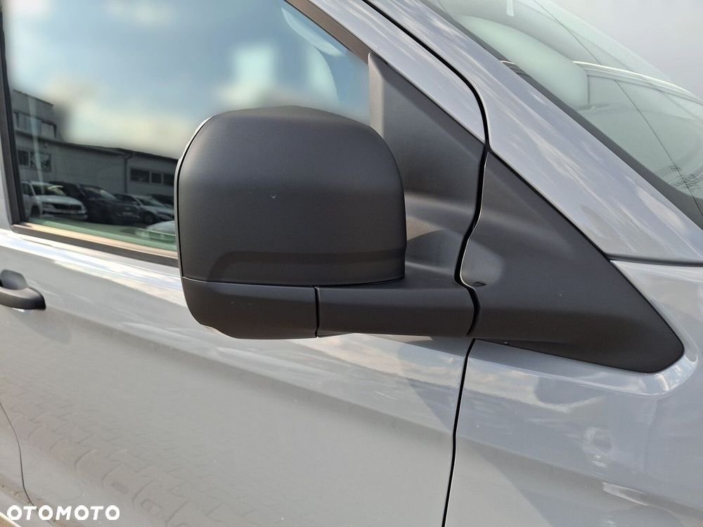 Volkswagen Transporter Furgon Plus 2.0 TDI 150 KM manual r. o. 3500 mm - 11