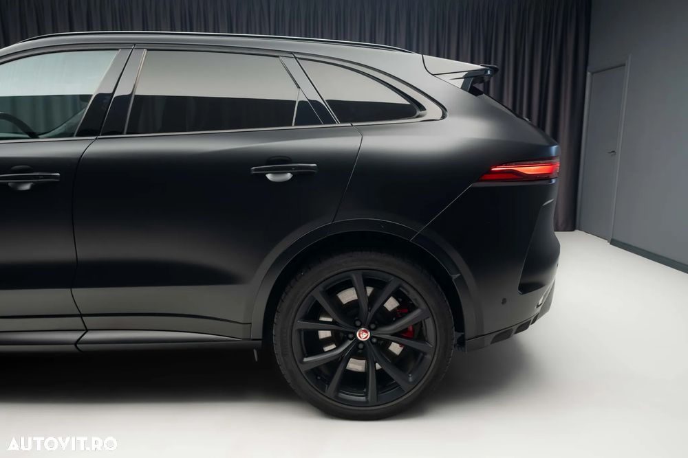Jaguar F-Pace P550 AWD SVR - 14