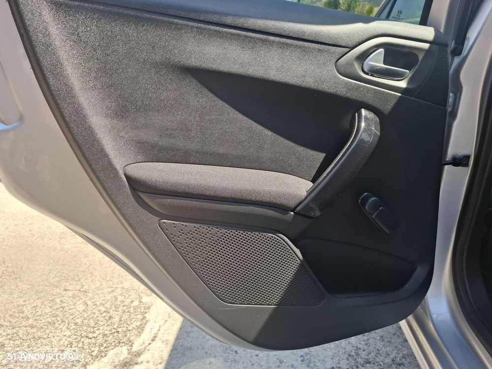 Peugeot 208 1.2 PureTech Active - 37