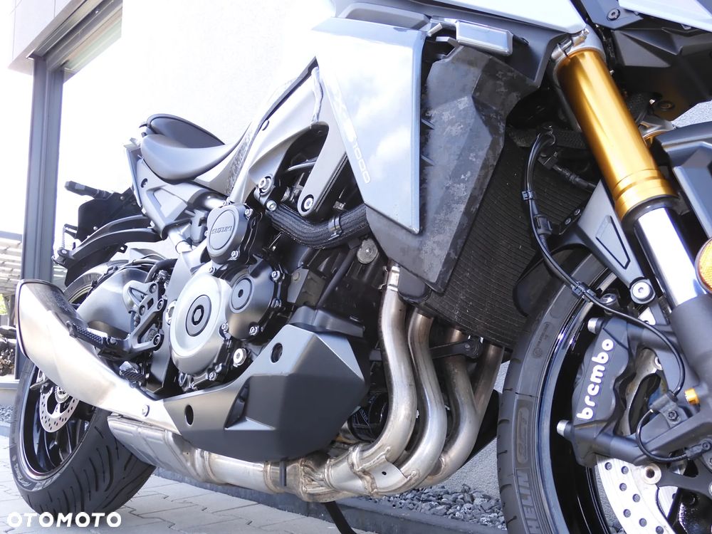 Suzuki GSX 1000 - 22