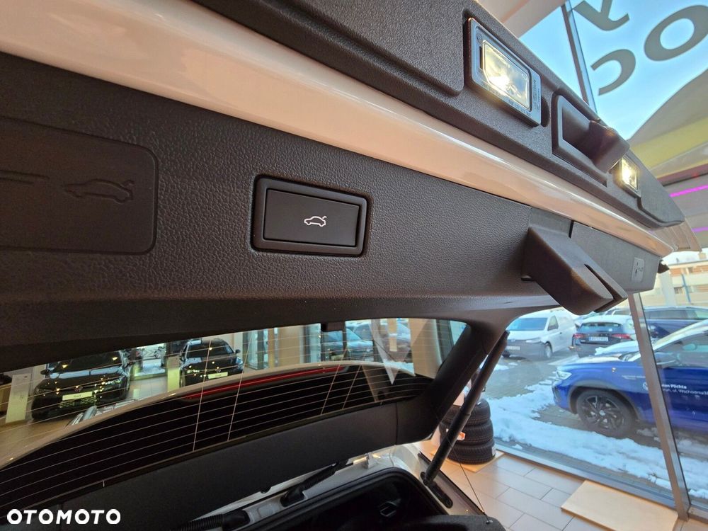 Volkswagen T-Roc 1.5 eTSI R-Line DSG - 11